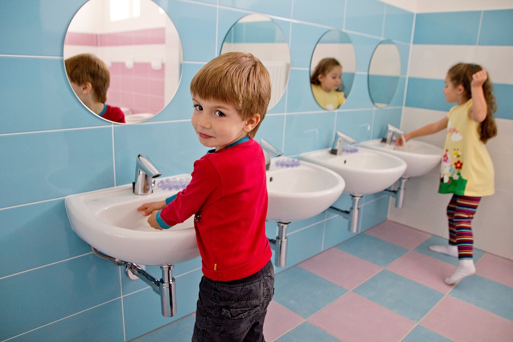bathroom private kindergarten MuŠka Prague